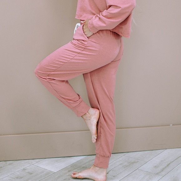 All Eyes On Me  Pink Sweatsuit - Picture 4 of 6